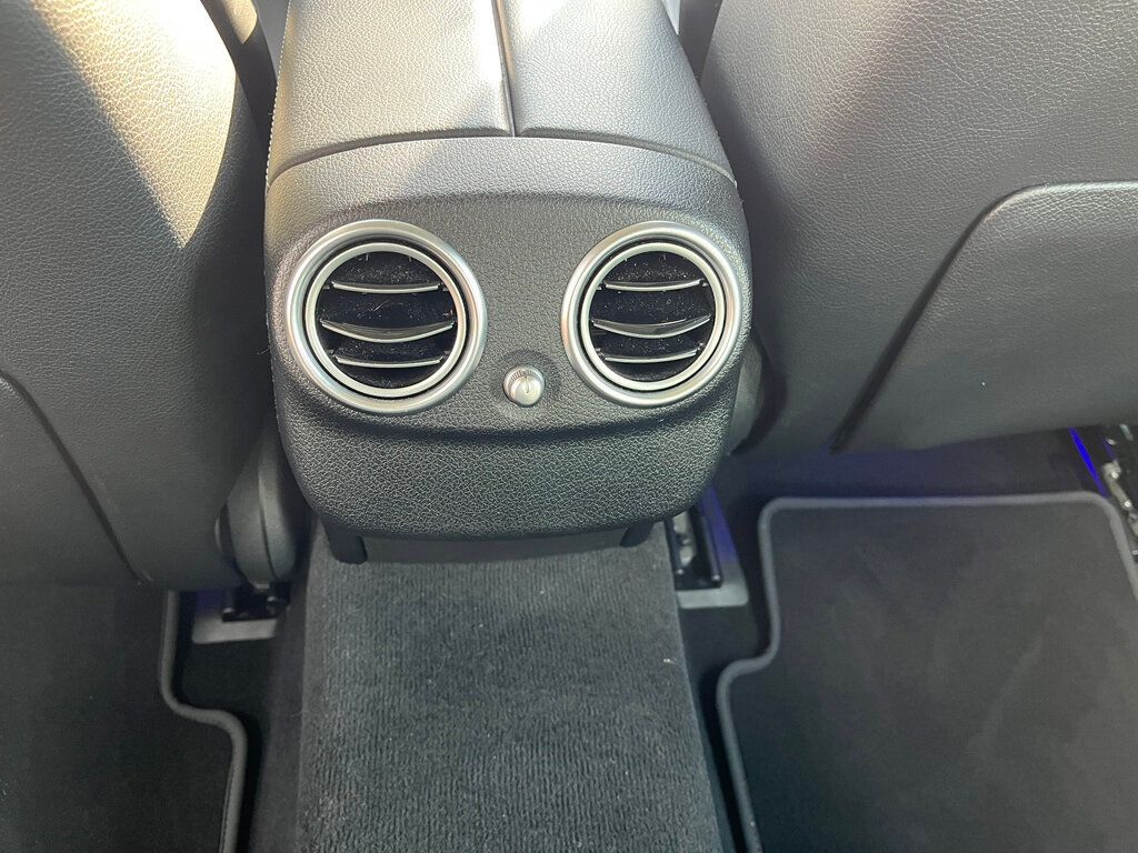 Vehicle image 16 of 25