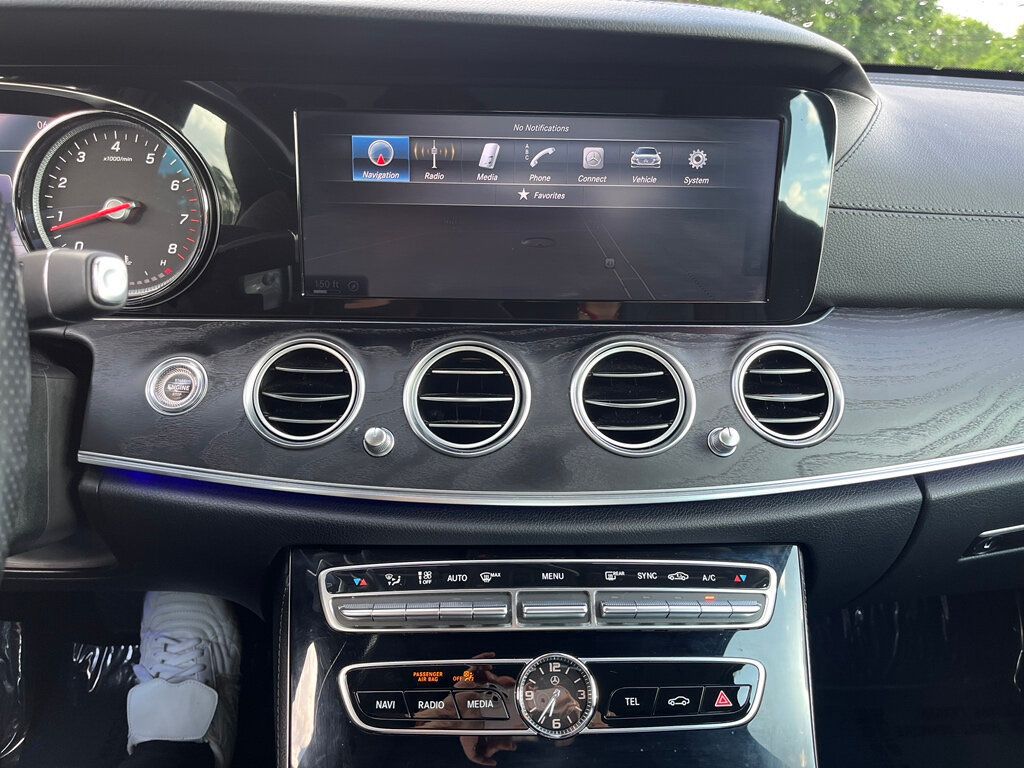 Vehicle image 24 of 25