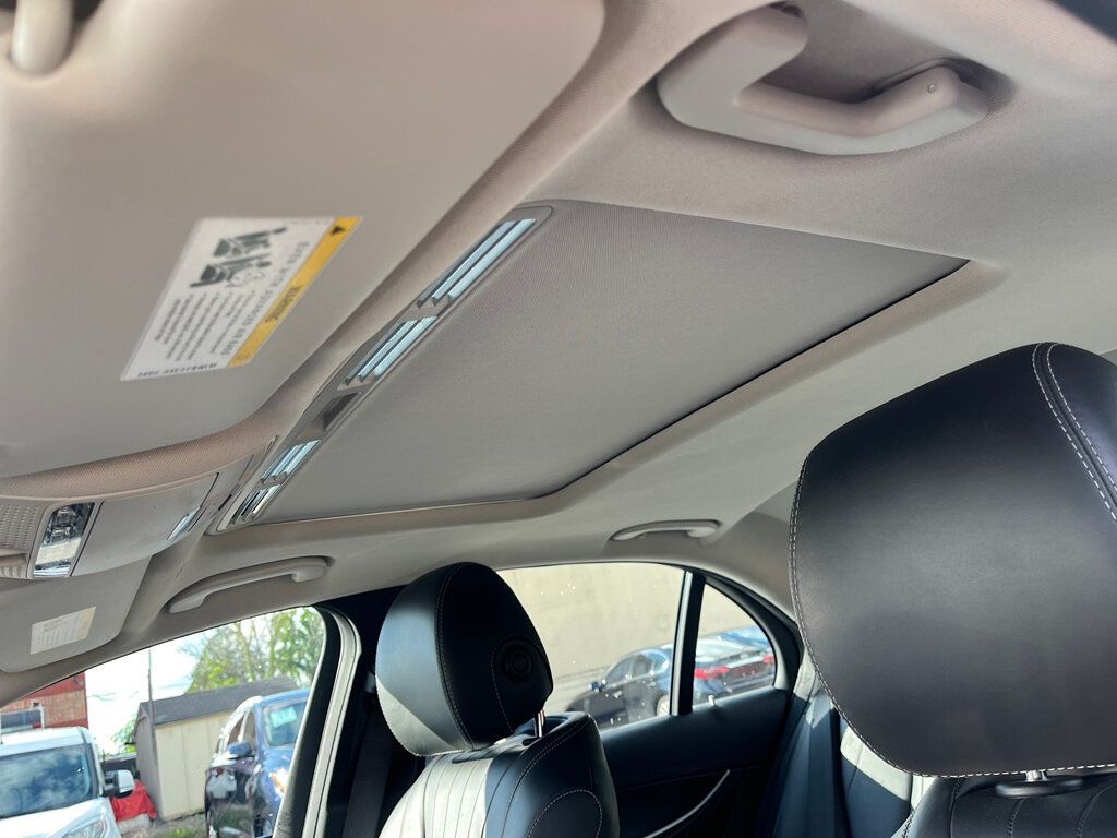 Vehicle image 18 of 25