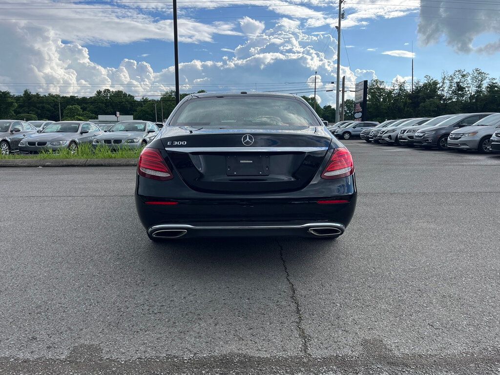 Vehicle image 4 of 25