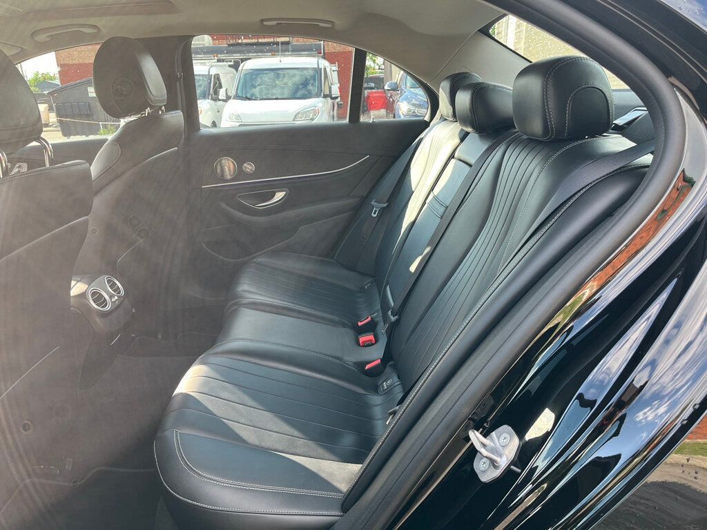 Vehicle image 13 of 25