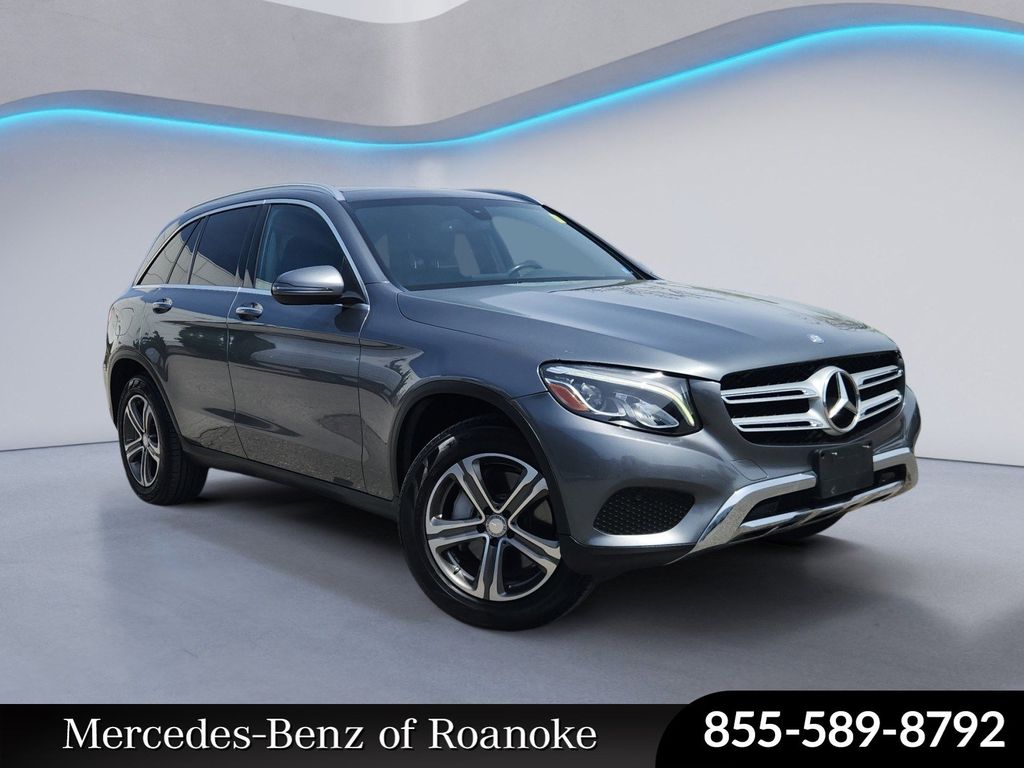 2017 Mercedes-Benz GLC 300 Image 3 of 36