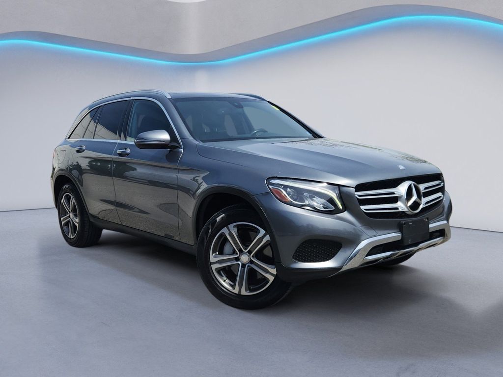 2017 Mercedes-Benz GLC 300 Image 2 of 36