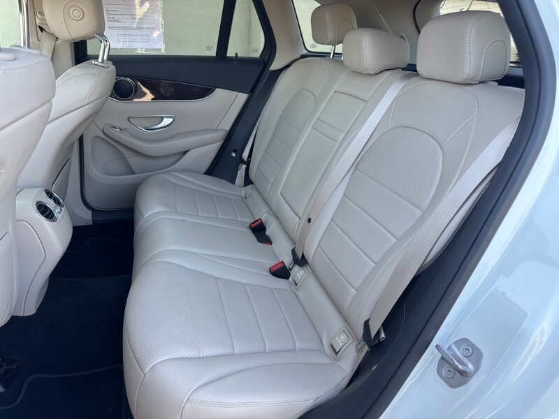 Vehicle image 19 of 34
