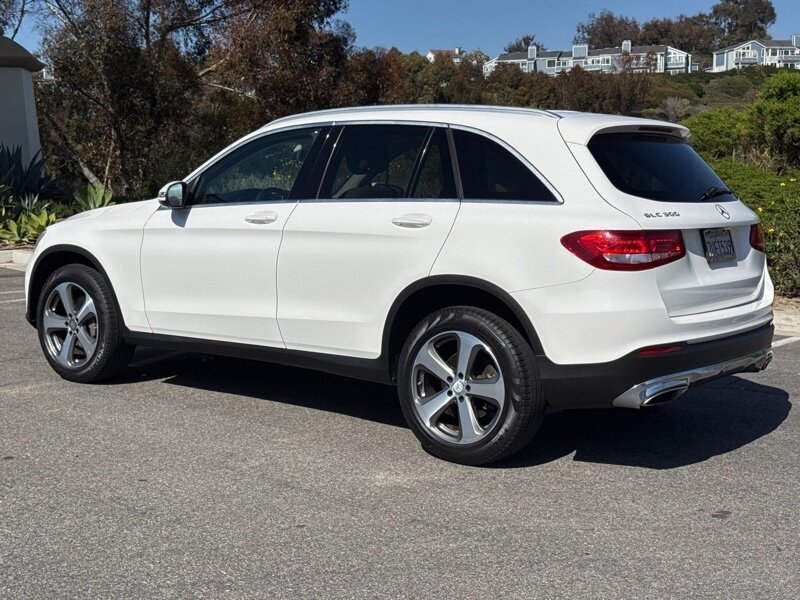 Vehicle image 11 of 34