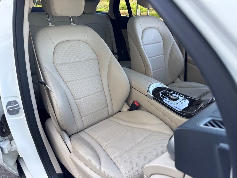 Vehicle image 18 of 34