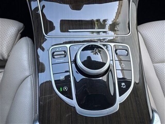 Vehicle image 29 of 34