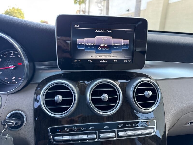 Vehicle image 22 of 34