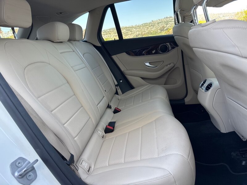 Vehicle image 20 of 34