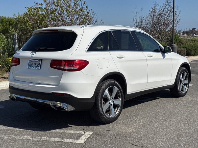 Vehicle image 8 of 34