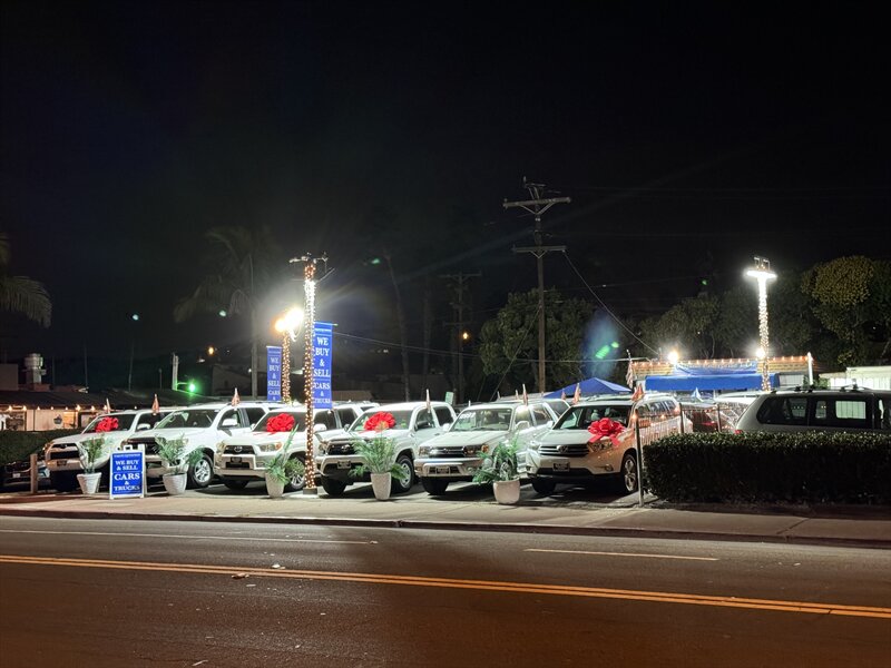 Vehicle image 10 of 34