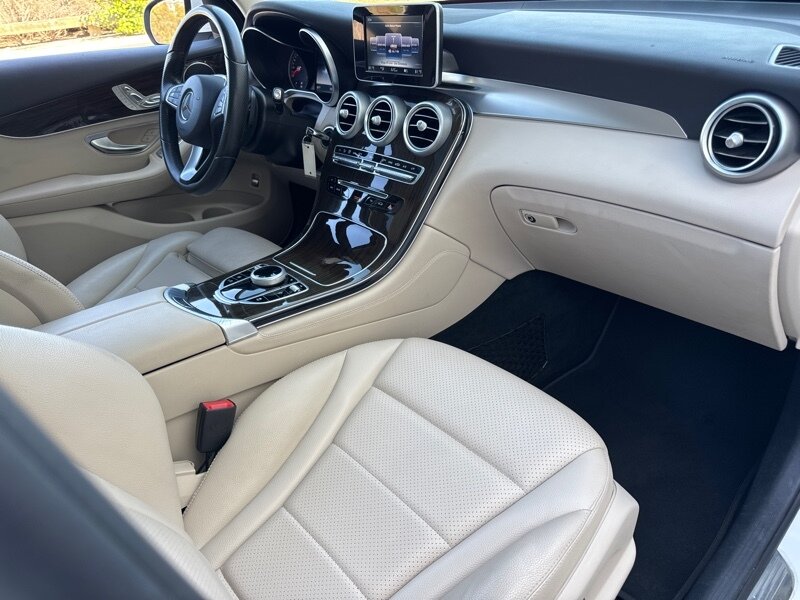 Vehicle image 16 of 34