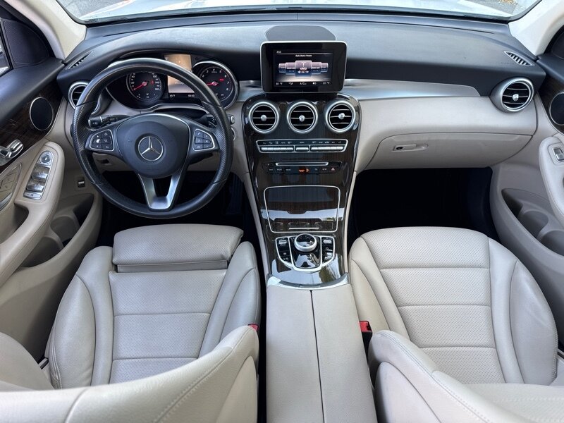 Vehicle image 15 of 34