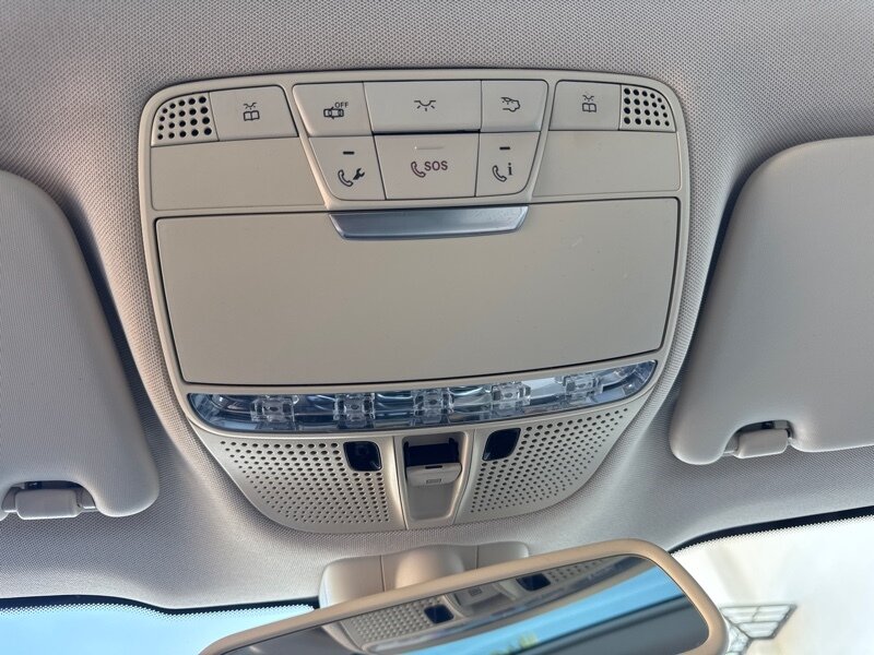 Vehicle image 25 of 34