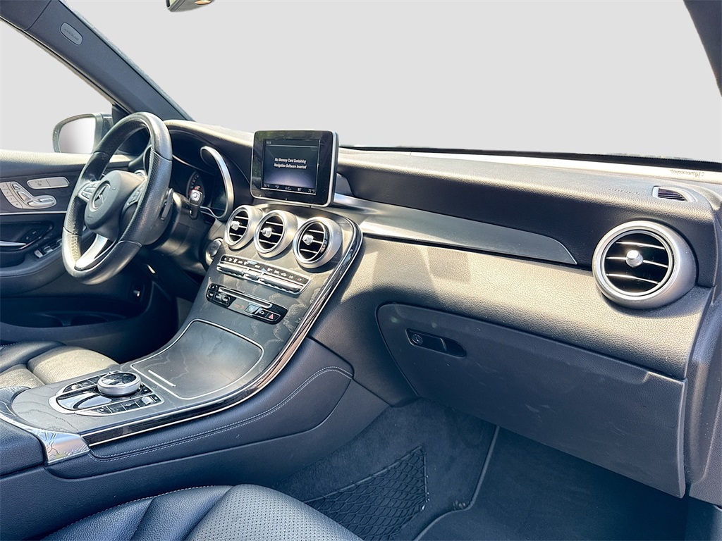 Vehicle image 25 of 28