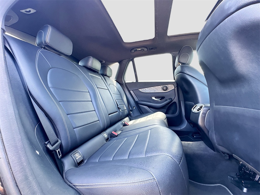Vehicle image 23 of 28