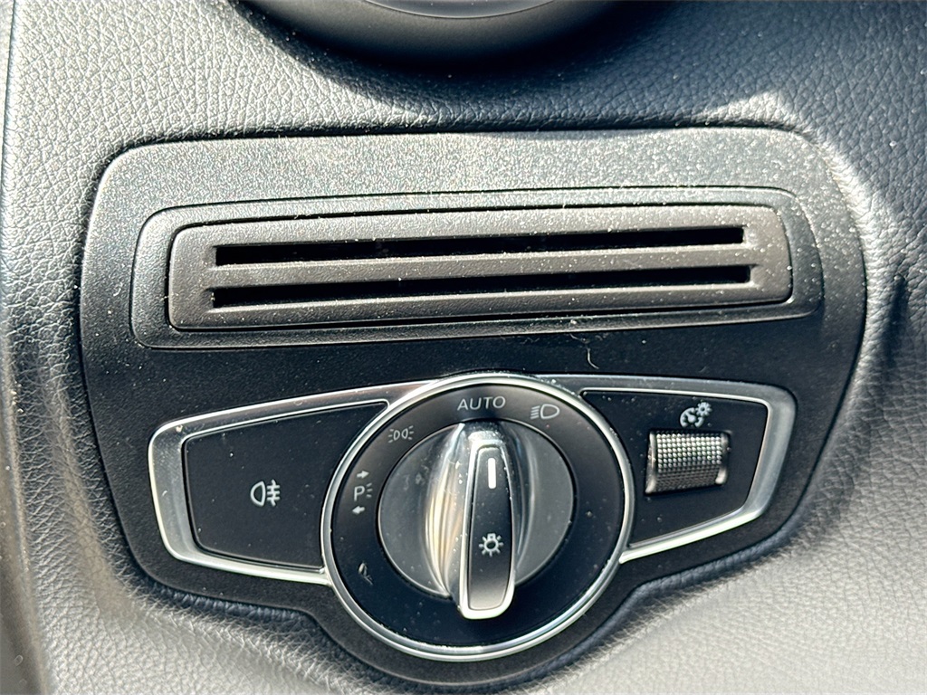 Vehicle image 10 of 28
