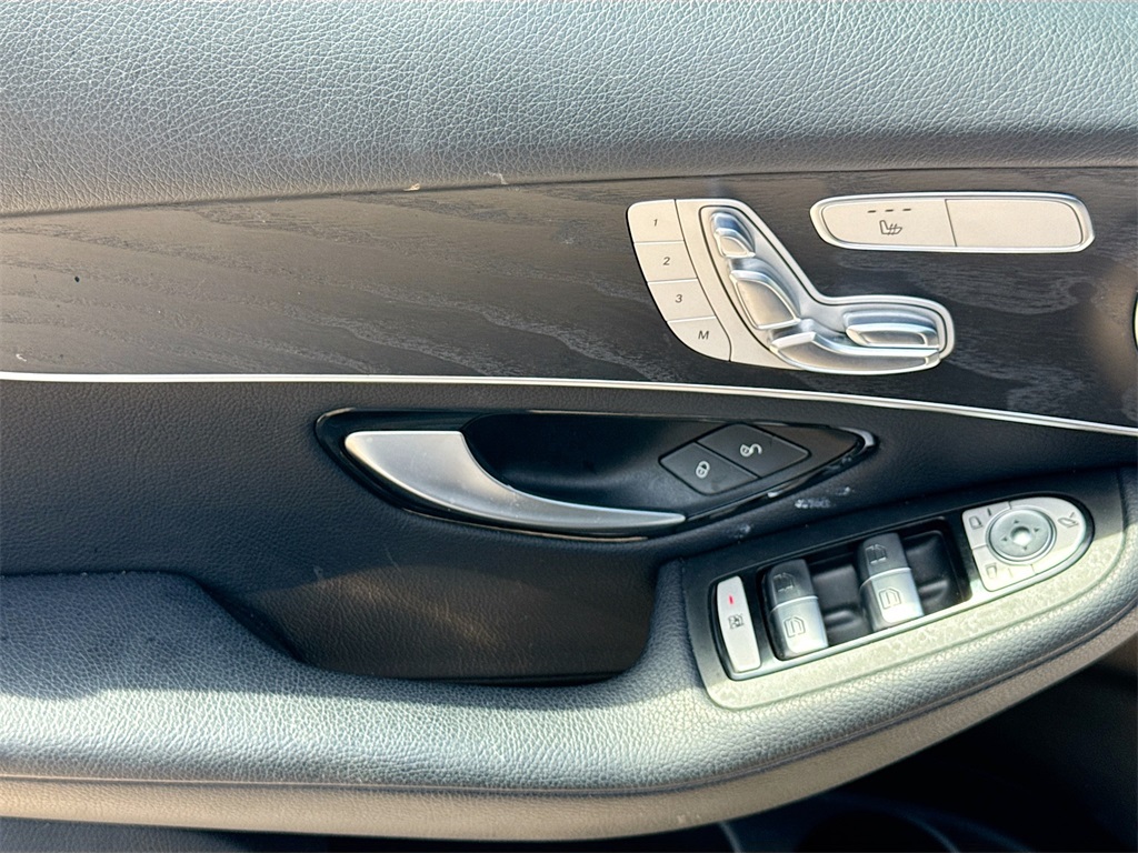 Vehicle image 16 of 28
