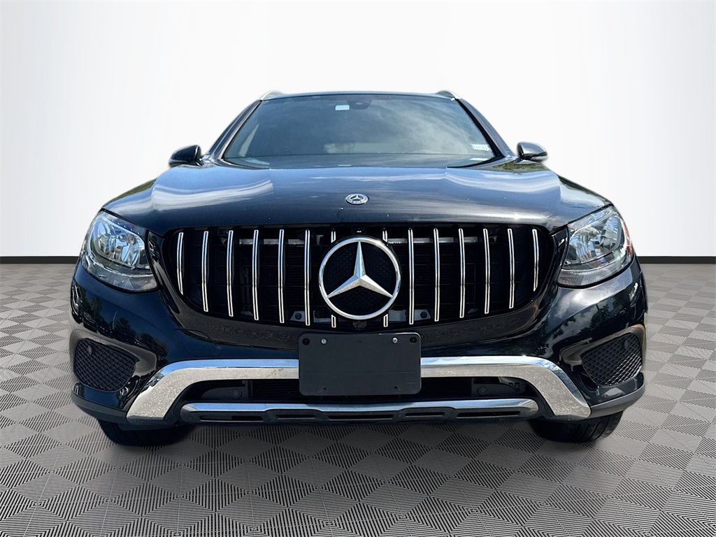 Vehicle image 2 of 28