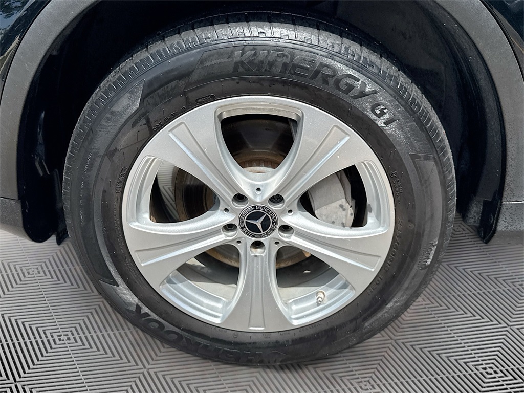 Vehicle image 27 of 28
