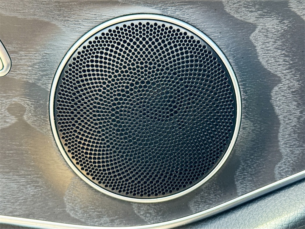 Vehicle image 17 of 28