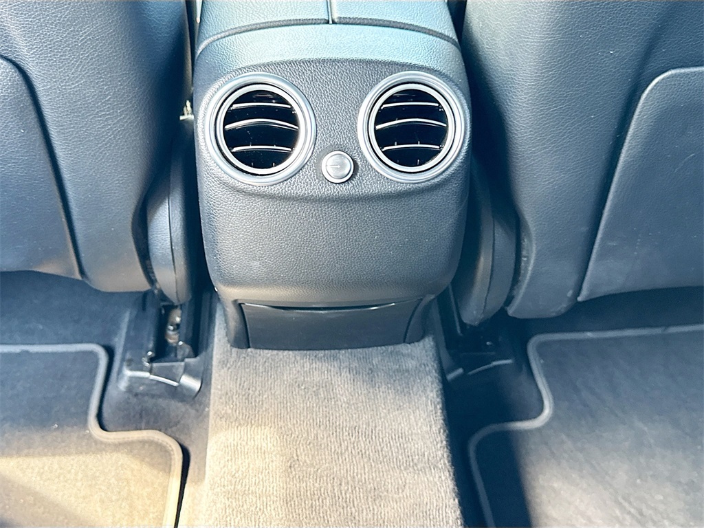 Vehicle image 21 of 28