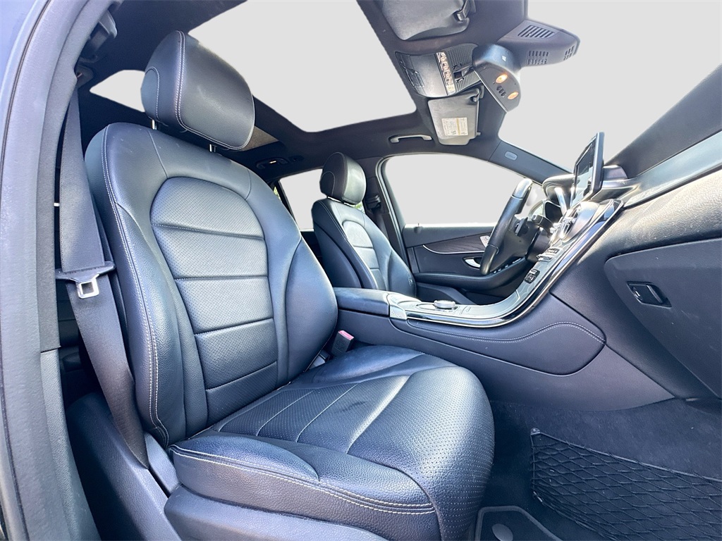 Vehicle image 24 of 28