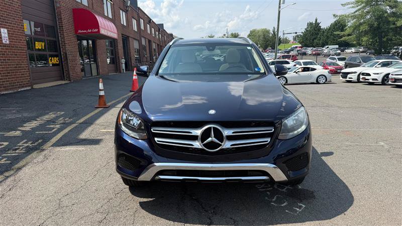 2017 Mercedes-Benz GLC 300 Image 2 of 42
