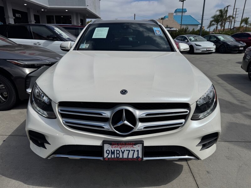 2017 Mercedes-Benz GLC 300 Image 3 of 15