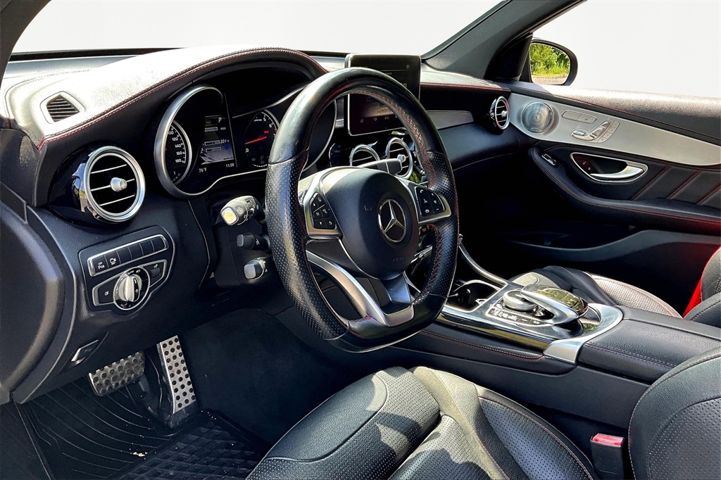 Vehicle image 16 of 36