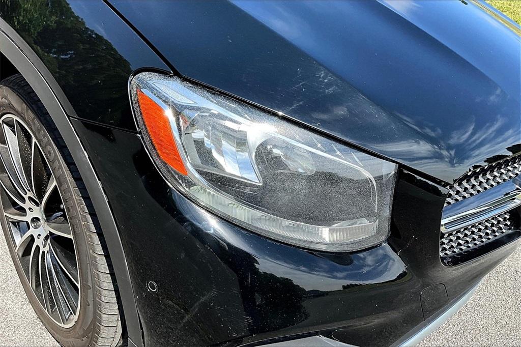 Vehicle image 33 of 36