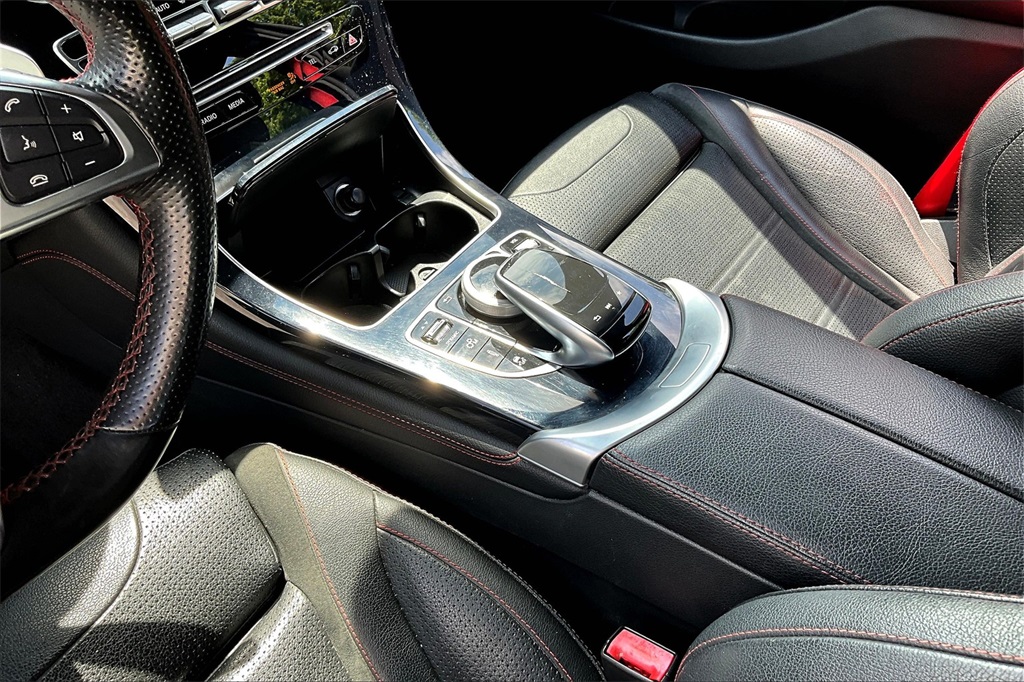 Vehicle image 21 of 36
