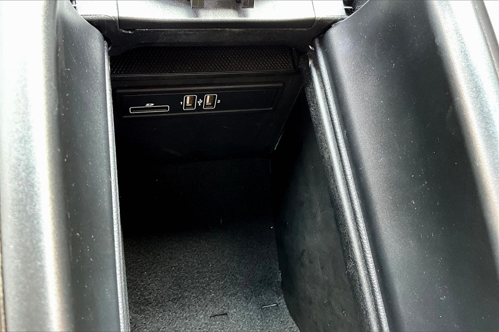 Vehicle image 26 of 36