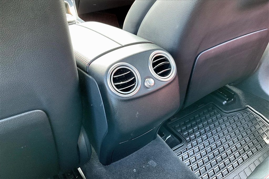 Vehicle image 27 of 36