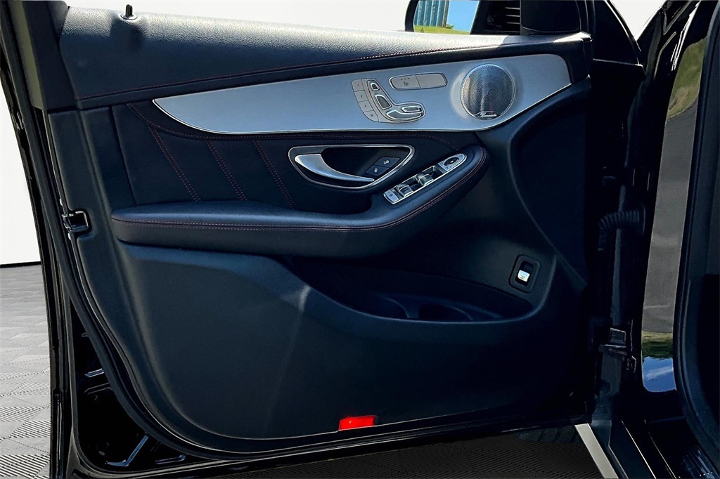 Vehicle image 23 of 36