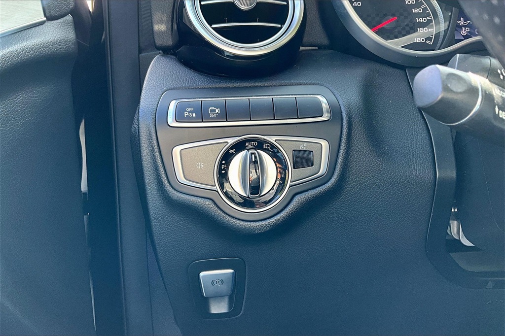 Vehicle image 29 of 36