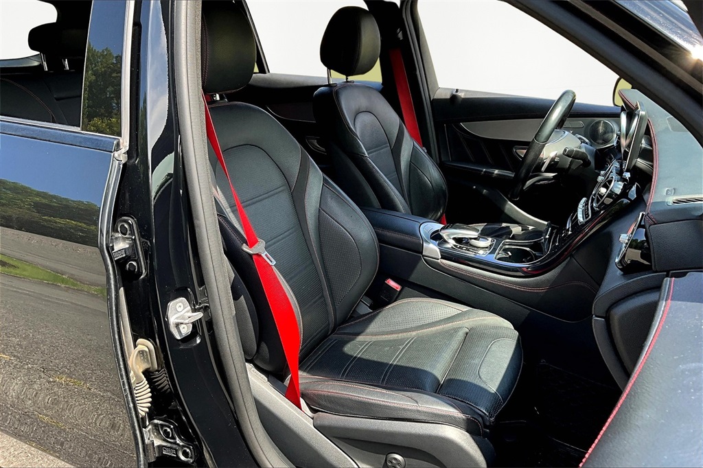 Vehicle image 10 of 36