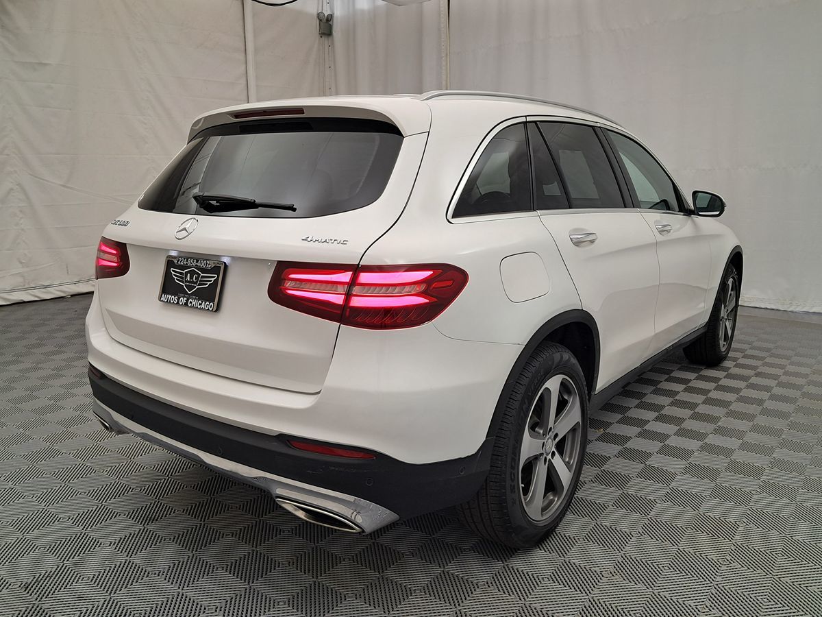 Vehicle image 4 of 33