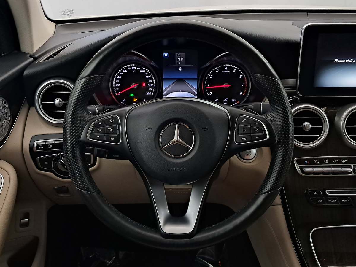 Vehicle image 13 of 33