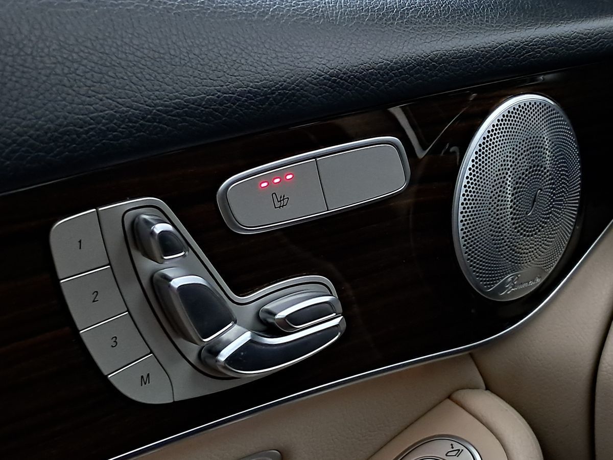 Vehicle image 23 of 33
