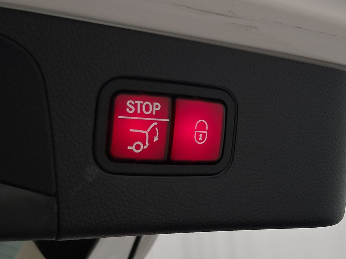 Vehicle image 19 of 33