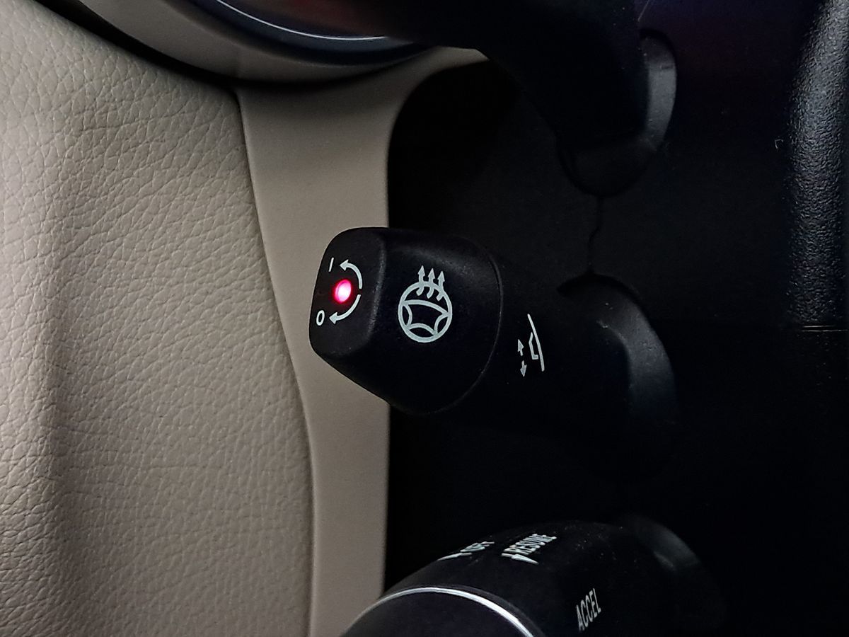 Vehicle image 17 of 33