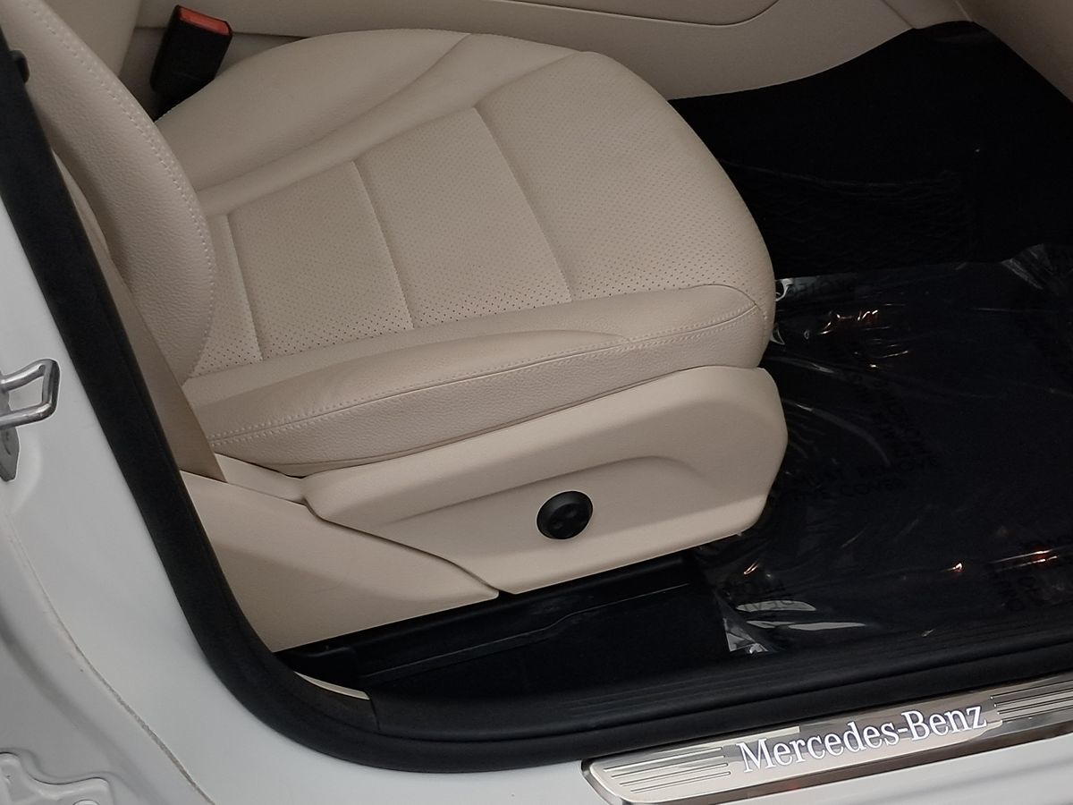 Vehicle image 8 of 33