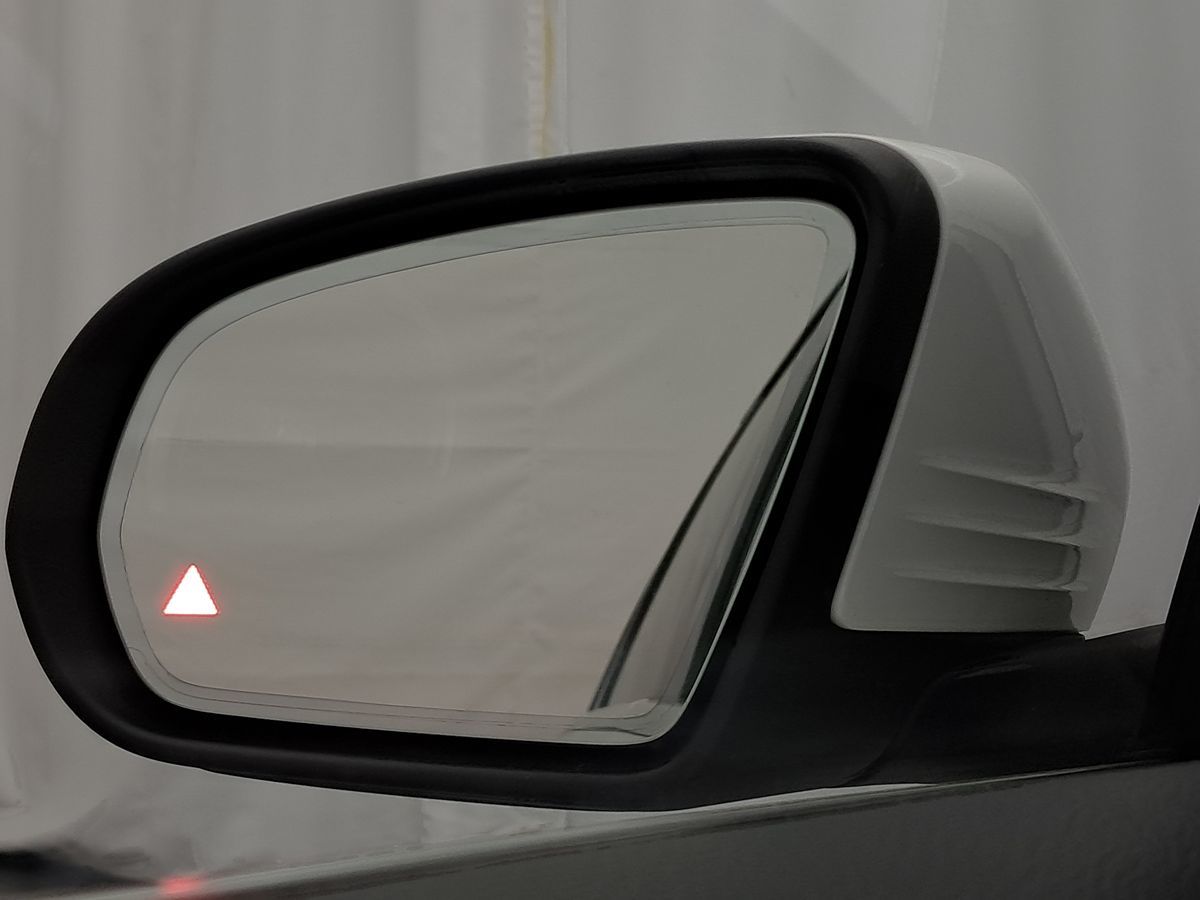 Vehicle image 22 of 33