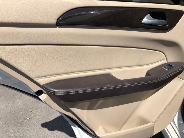Vehicle image 13 of 22