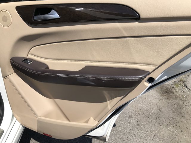 Vehicle image 15 of 22