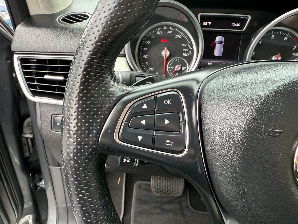 Vehicle image 29 of 34