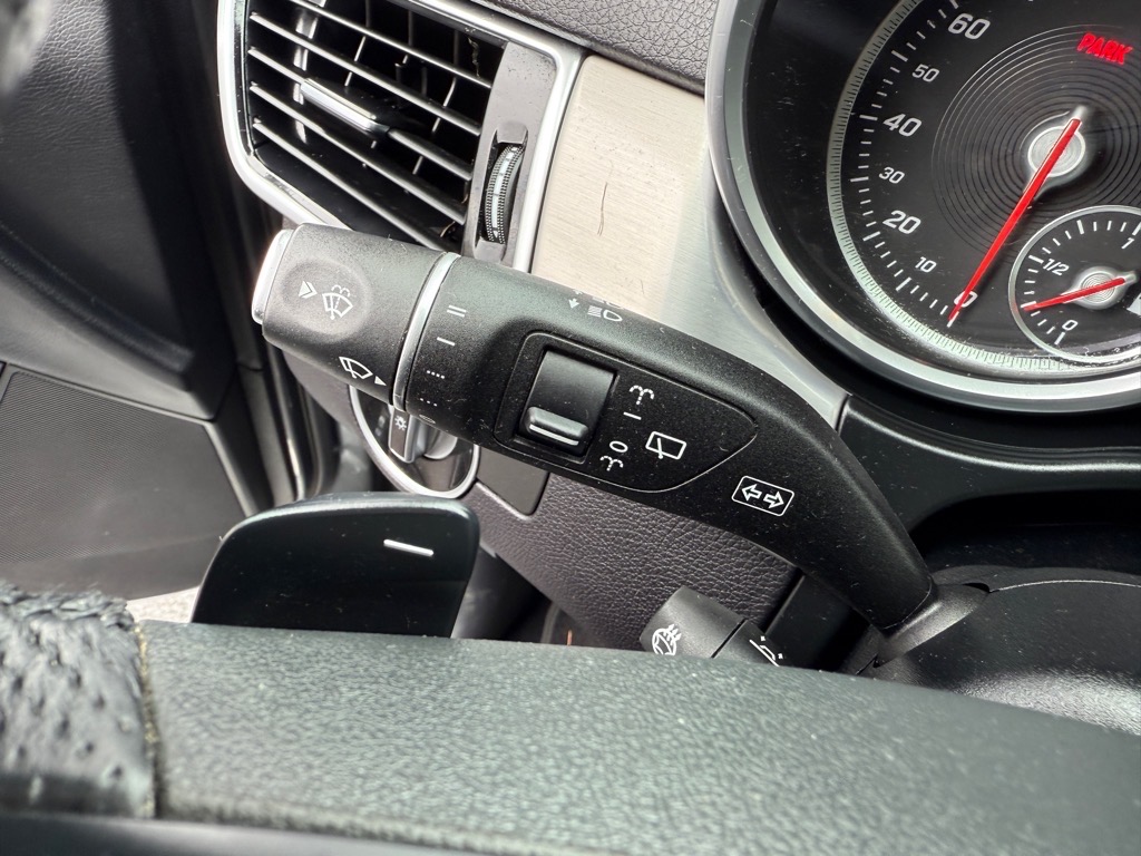 Vehicle image 32 of 34
