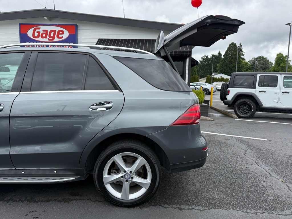 Vehicle image 8 of 34