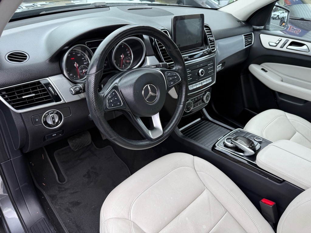 Vehicle image 14 of 34